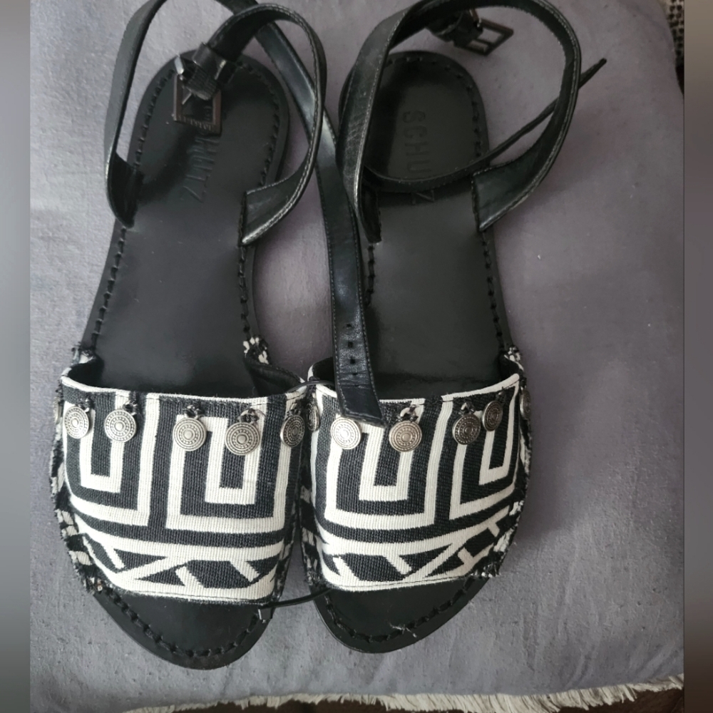 🖤🤍🖤Schutz Flats/sandals Black/white Size 6.5B